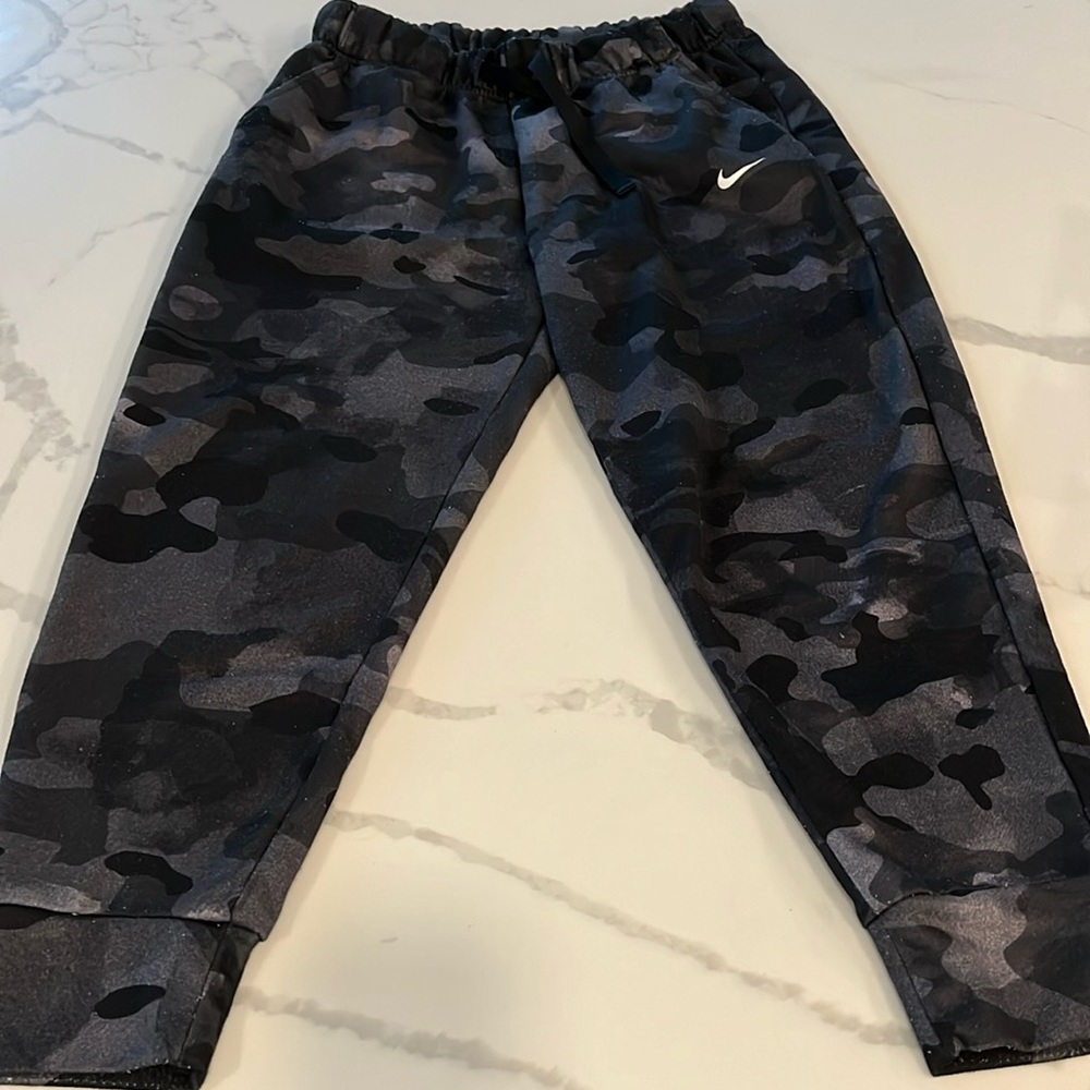 Nike All In Camo 7/8 Sweatpants. Women’s Size S.